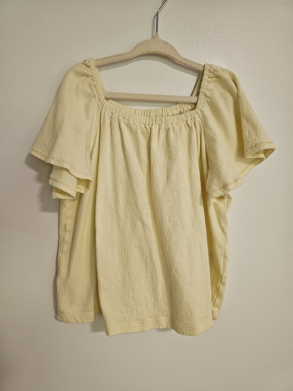 🧸2/20$ Uniqlo Butter Yellow Flutter-Sleeve Top Blouse Size 5-6T Girl